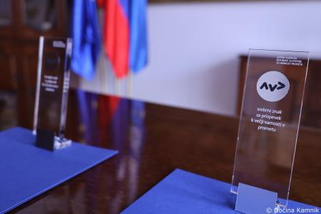Podeljena znaka Javne agencije Republike Slovenije za varnost prometa (1)